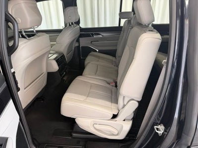 2025 Jeep Wagoneer Base