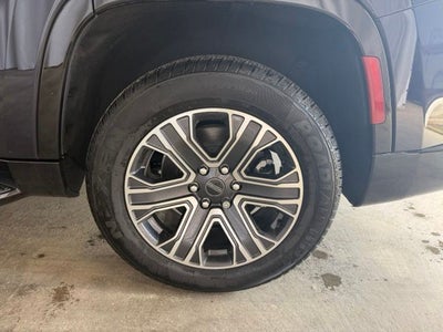 2025 Jeep Wagoneer Base
