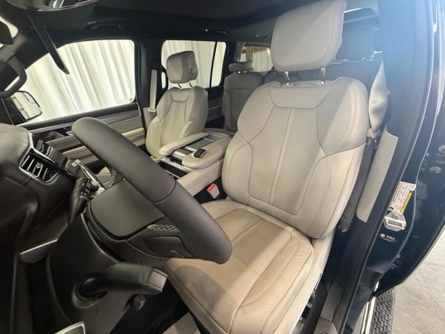 2025 Jeep Wagoneer Base