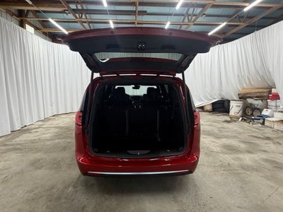 2027 Chrysler Pacifica Select