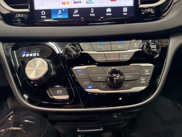 2026 Chrysler Voyager LX