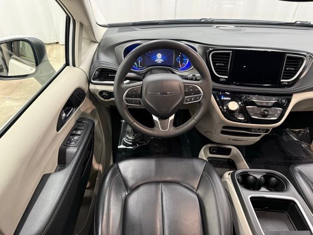 2023 Chrysler Pacifica Hybrid Touring L