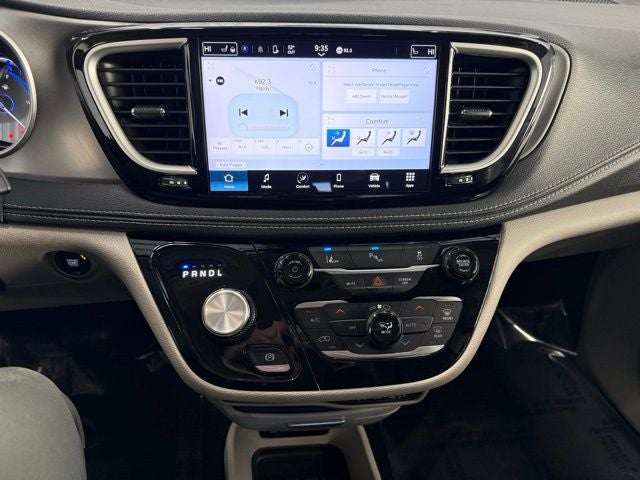 2023 Chrysler Pacifica Hybrid Touring L