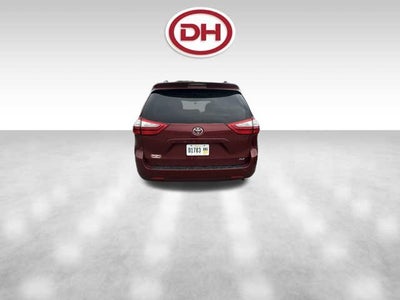 2016 Toyota Sienna XLE 8 Passenger