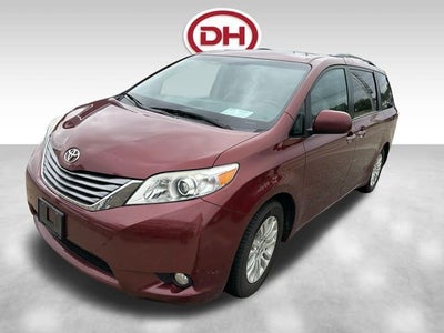 2016 Toyota Sienna XLE 8 Passenger