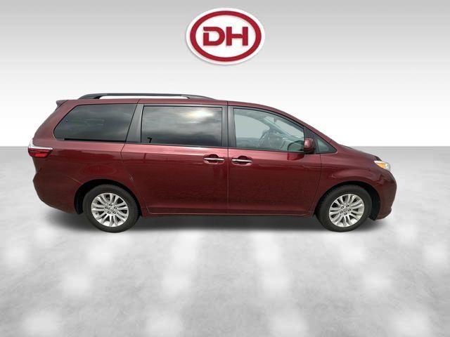 2016 Toyota Sienna XLE 8 Passenger