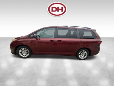 2016 Toyota Sienna XLE 8 Passenger
