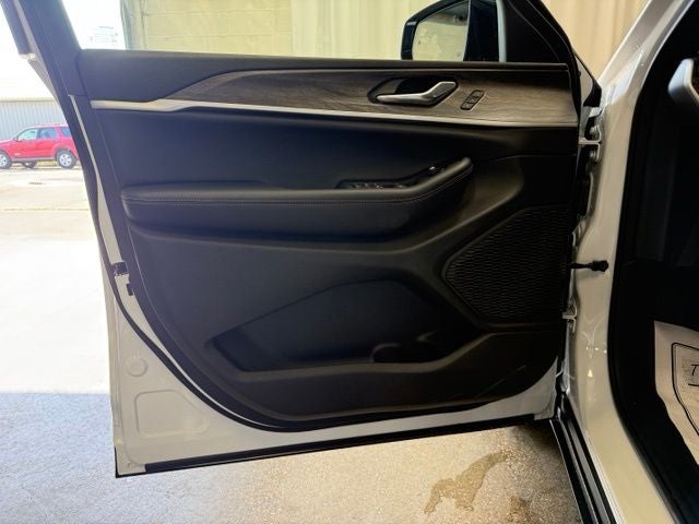 2026 Jeep Grand Cherokee Base