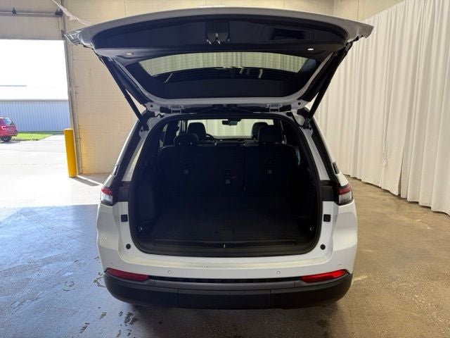 2026 Jeep Grand Cherokee Base