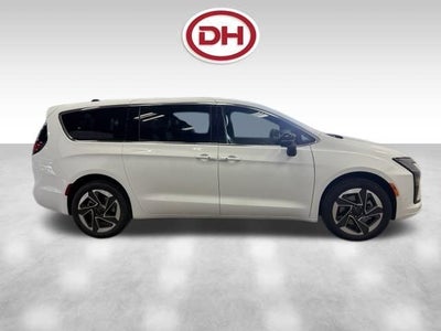 2027 Chrysler Pacifica Limited