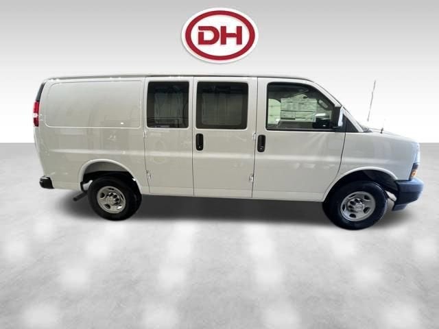 2026 Chevrolet Express Cargo 1WT